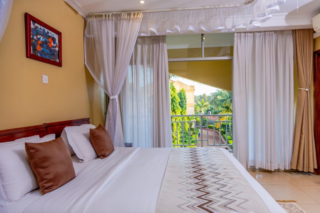 Jinja balcony room